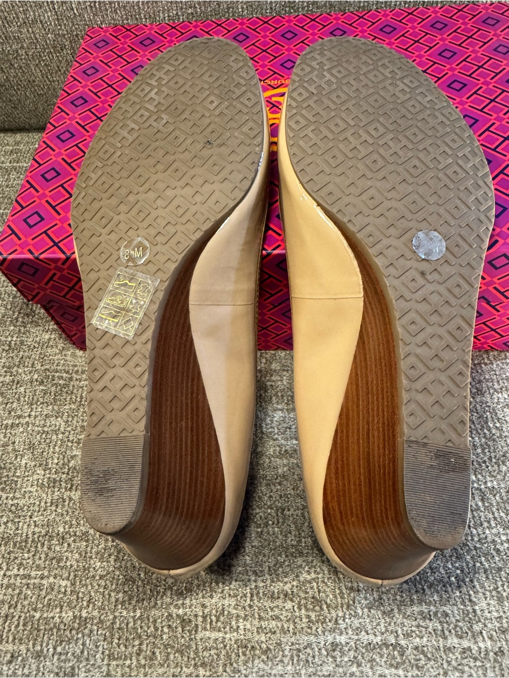Tory Burch Louisa 60MM Pumps Beige/Tan Leather Stacked Wooded Wedge Size 8.5 - Picture 5 of 11